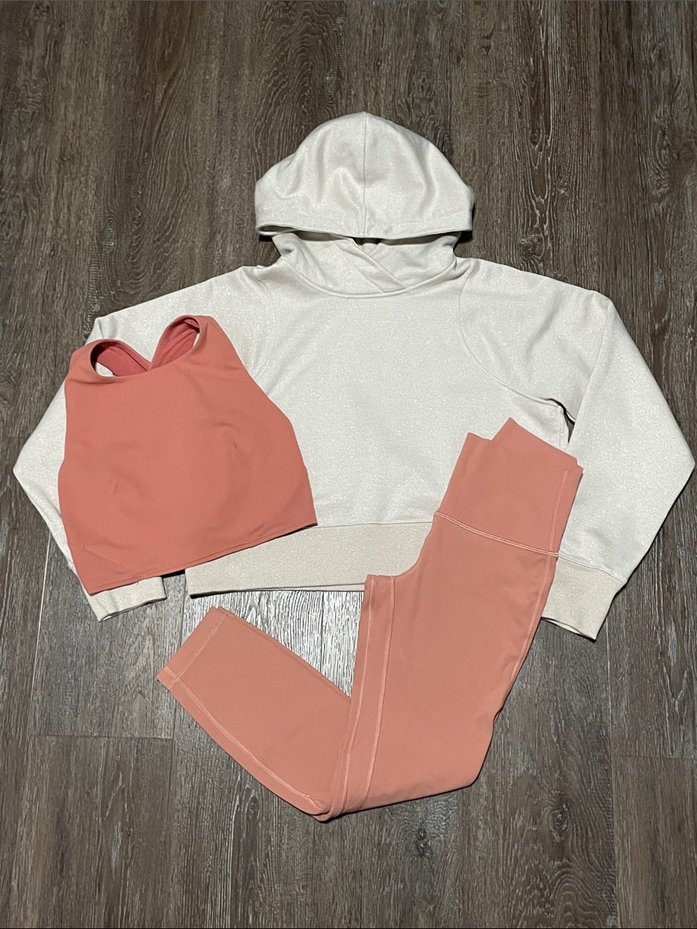 EUC Lululemon Clay/Cream Set. Size Tops 6/ Bottom 4